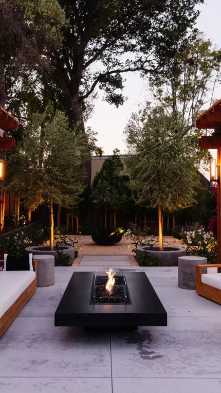 EcoSmart Gin 90 Low Fire Table brings a contemporary touch to an outdoor private residence with a sleek freestanding gas centrepiece.