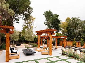 EcoSmart Fire Gin 90 Low Fire Table enhances a private residence outdoor area with a sleek gas fire table for luxury alfresco living.