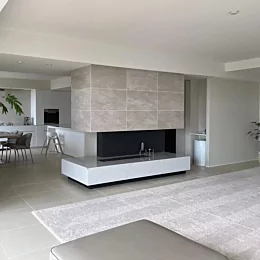 ⁡
⁡
⁡
今回のリノベーションでやりたかった事の１つ
エタノール暖炉をつける事
⁡
実はここ、パイプスペースと柱があって
どちらにしても壁...