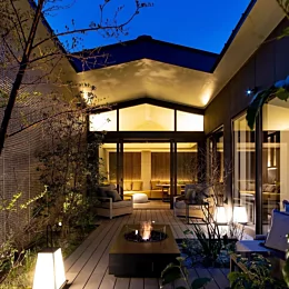 「ふふ熱海」様にEcoSmart Fireをご採用頂きました。 
木の間の月・宵月のお部屋にて、川のせせらぎや風の吹く音、鳥の声に耳を傾けな...