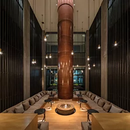 「TWIN LINE HOTEL」様にEcoSmart Fireをご採用頂きました。 
エコスマートファイヤーの炎は、ラウンジにて団欒の空間...